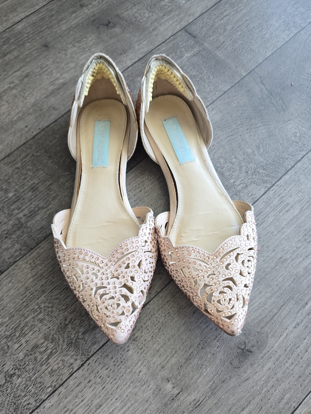 10/4 Betsey Johnson Blush Pink Laser-Cut Pointed Toe Flats